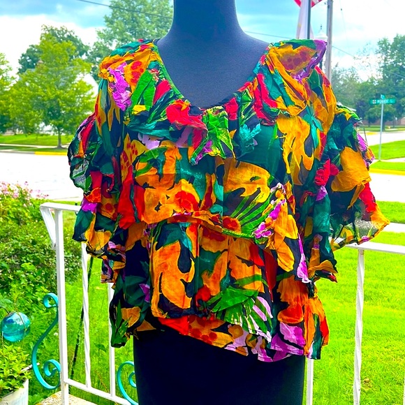 Bright Floral gauze crop top# - Picture 2 of 7